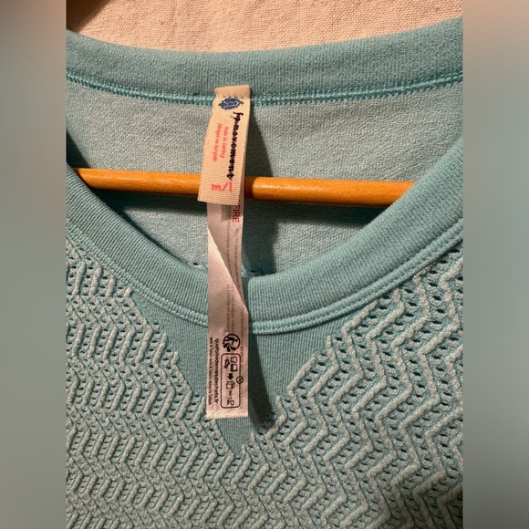 Free People FP Movement Free Throw Textures Muscle Tank Blue Size M/L NWOT - Picture 4 of 6